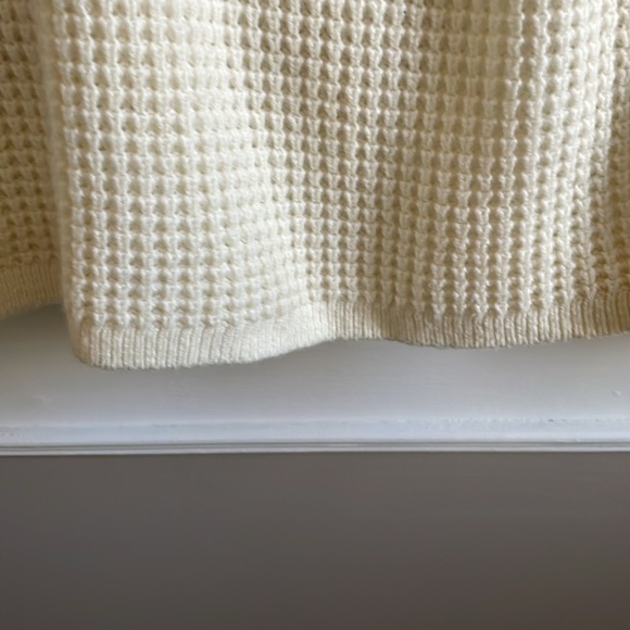 Ann Taylor Cream Knit Sweater Size Large - Picture 3 of 6